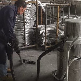 車間如何選擇適（shì）合的工業吸塵設備