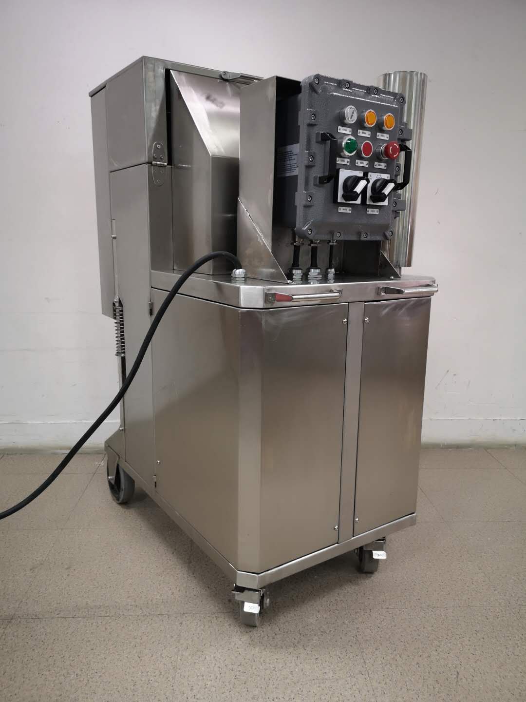 大功(gōng)率電(diàn)動防爆工業吸塵器(qì)-2