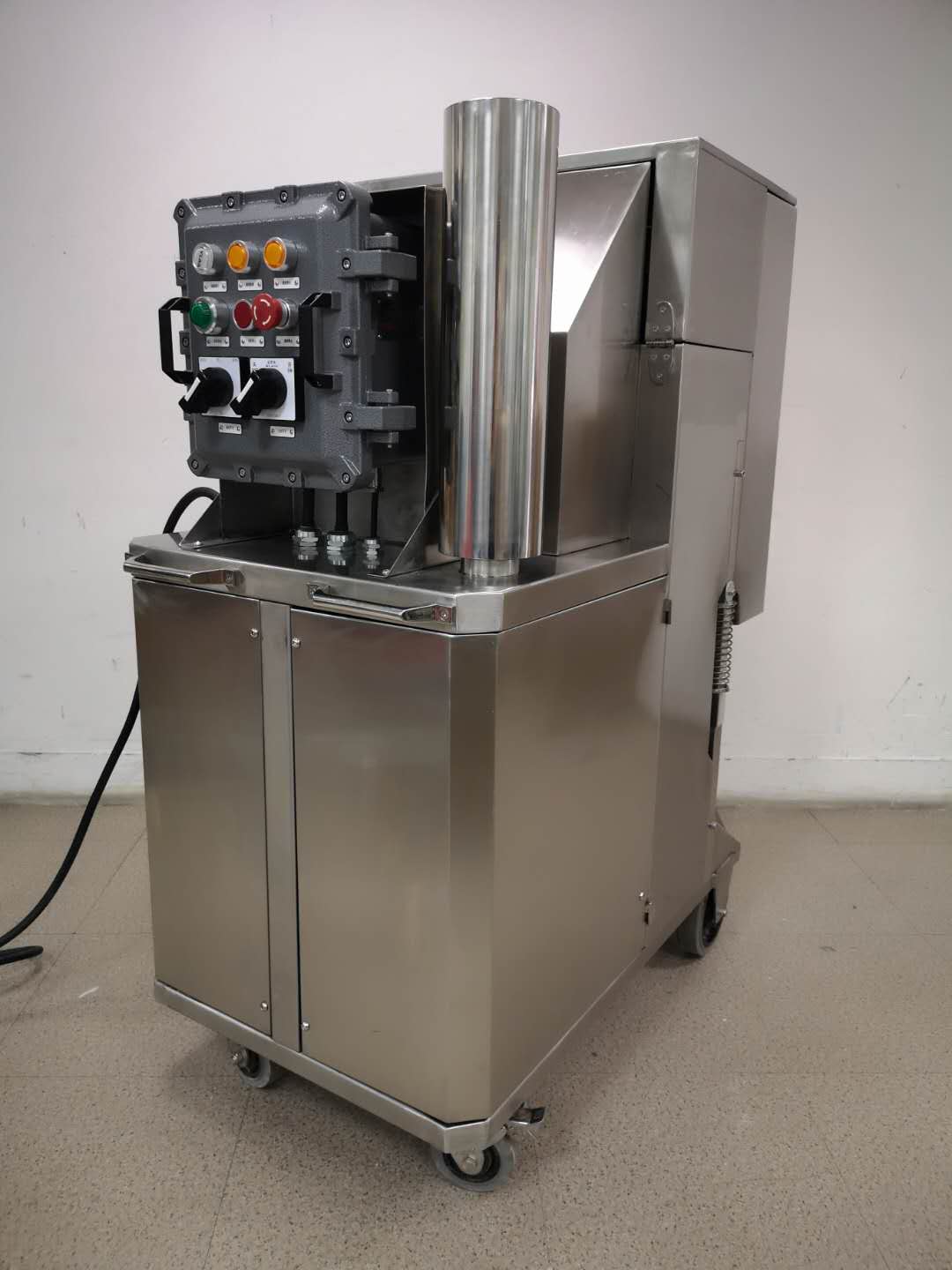 大功(gōng)率電動防爆工業吸(xī)塵器-1